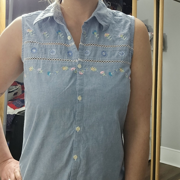 Cabin Creek Tops - Vintage Sleeveless Blue Denim Button Up Tank Top with Floral & Bee Embroidery